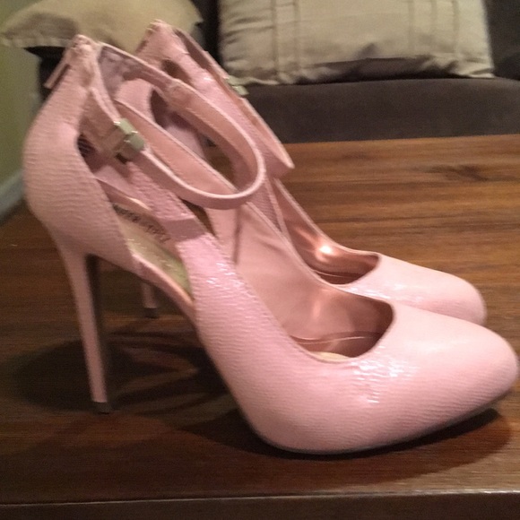 Jennifer Lopez’s pink heels - Picture 2 of 4